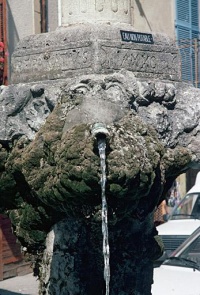 Fontaine publique en pierre dite Grande Fontaine