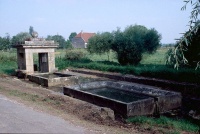 Fontaine avec ses trois lavoirs