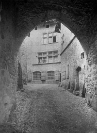 Maison sise face à la porte d'En-Haut