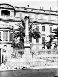 Colonne en marbre blanc