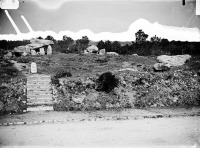 Tumulus à trois dolmens de Mané-Kérioned