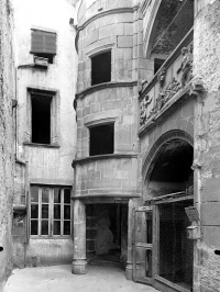 Maison dite d'Adam et Eve, à Montferrand