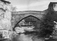 Vieux pont du 14e siècle sur la Couze