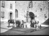 Fontaine Constantin, située devant l'église