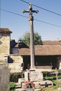 Croix du cimetière de Civria