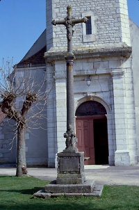 Croix de pierre datée de 1617