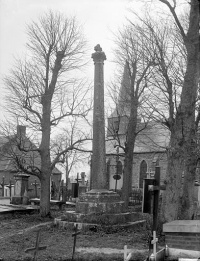 Colonne, ou croix de cimetière