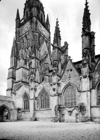 Eglise Saint-Pierre, ancienne cathédrale, et son cloître