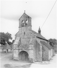 Eglise Saint-Maurice, et croix du cimetière