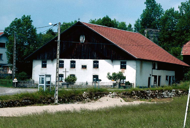Ferme dite Maison du Cheval Blanc, à Le Bélieu (25500)