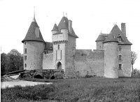 Château de Toury et son enceinte