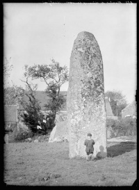 Menhir de Kerampeulven