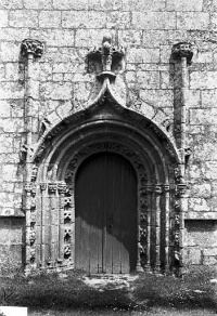 Chapelle Saint-Germain avec l'ossuaire et le calvaire