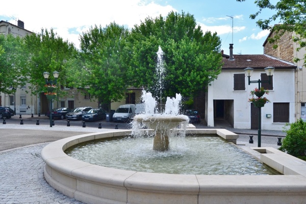 Photo Ambérieu-en-Bugey - la fontaine