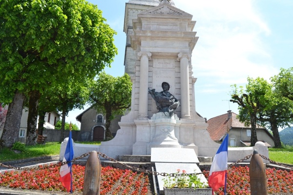 Photo Brénod - le monument aux morts