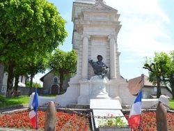 Photo paysage et monuments, Brénod - le monument aux morts