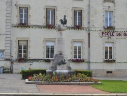 Photo paysage et monuments, Ceyzériat - le monument aux morts