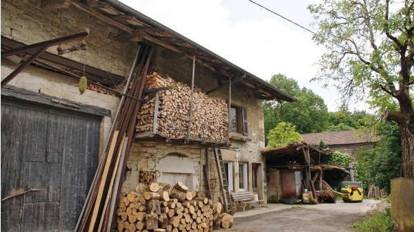 Photo Challes-la-Montagne - la commune