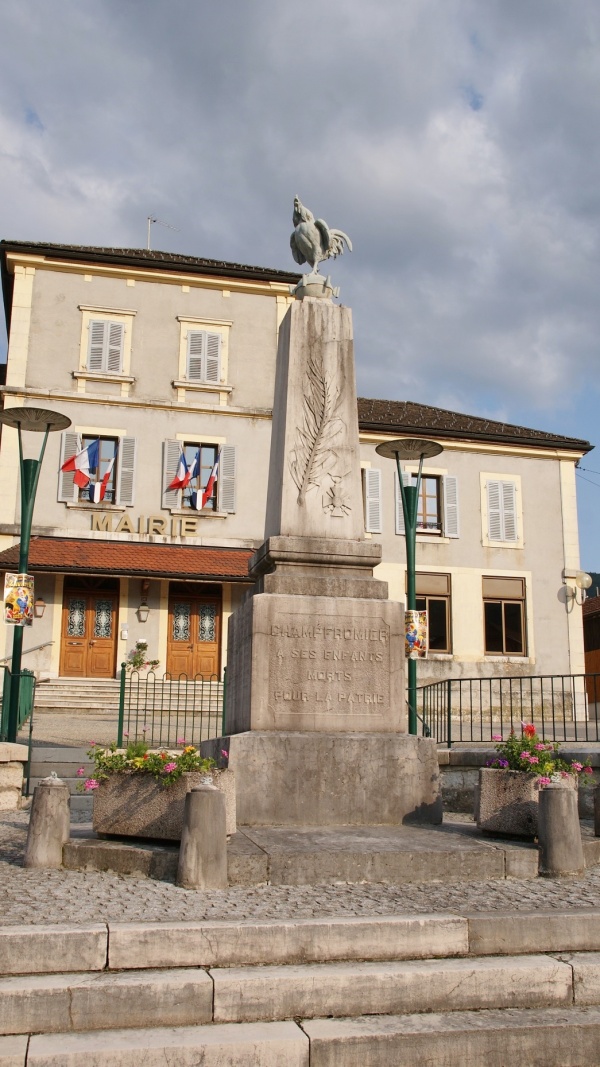 Photo Champfromier - le monument aux morts