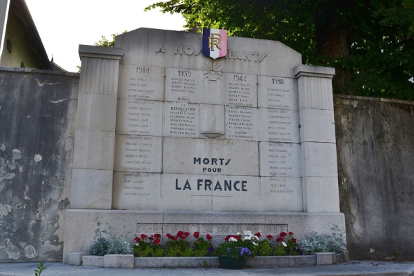 Photo Châtillon-en-Michaille - le monument aux morts