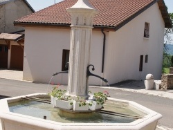 Photo paysage et monuments, Chevillard - la fontaine