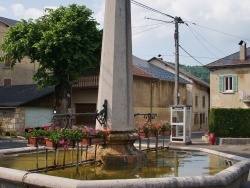 Photo paysage et monuments, Corcelles - la fontaine