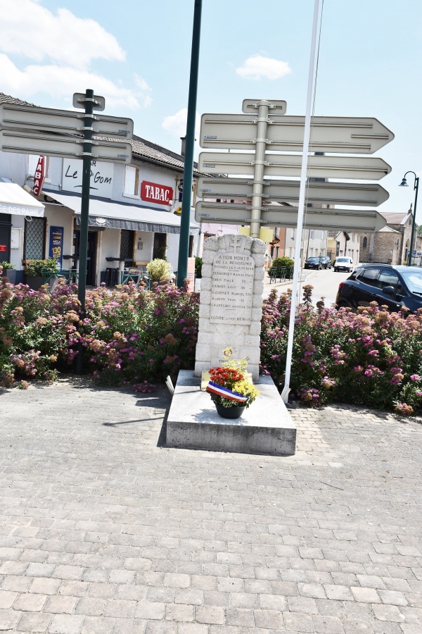 Photo Cormoranche-sur-Saône - le Monument Aux Morts