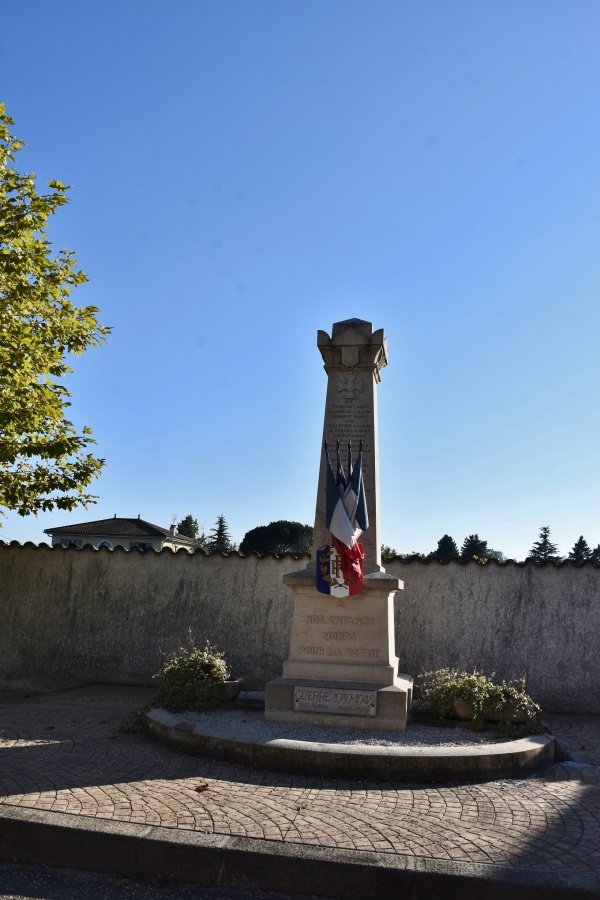 Photo Cruzilles-lès-Mépillat - le monument aux morts