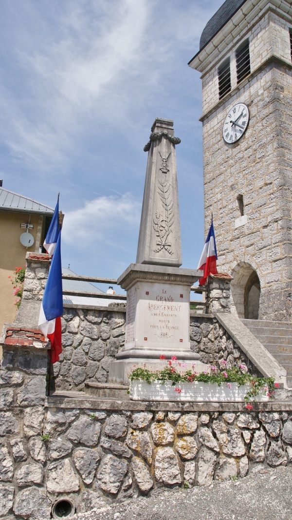 Photo Le Grand-Abergement - le monument aux morts