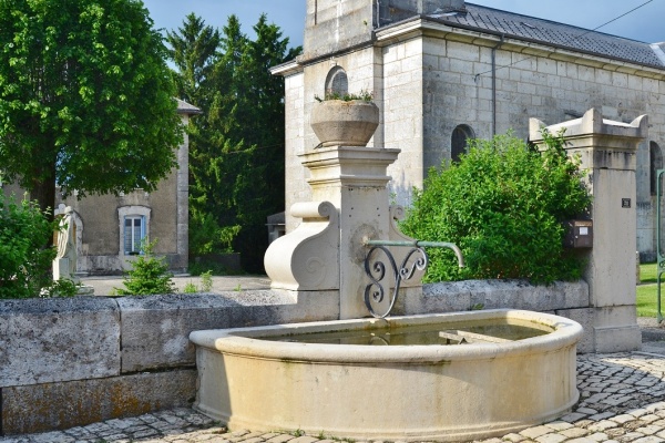 Photo Lantenay - la fontaine