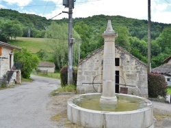 Photo paysage et monuments, Leyssard - la fontaine