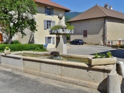 Photo paysage et monuments, Montanges - la fontaine