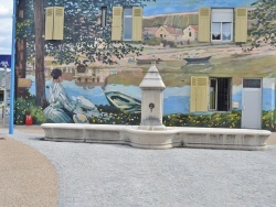 Photo paysage et monuments, Montréal-la-Cluse - la fontaine