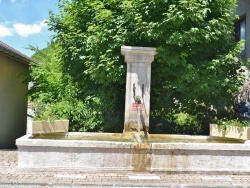 Photo paysage et monuments, Les Neyrolles - la fontaine