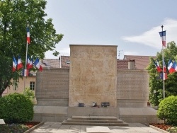 Photo paysage et monuments, Oyonnax - lle monument aux morts