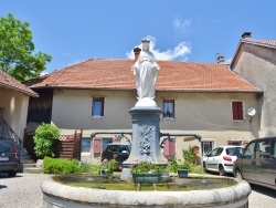 Photo paysage et monuments, Le Poizat - la fontaine