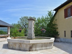 Photo paysage et monuments, Ruffieu - la fontaine