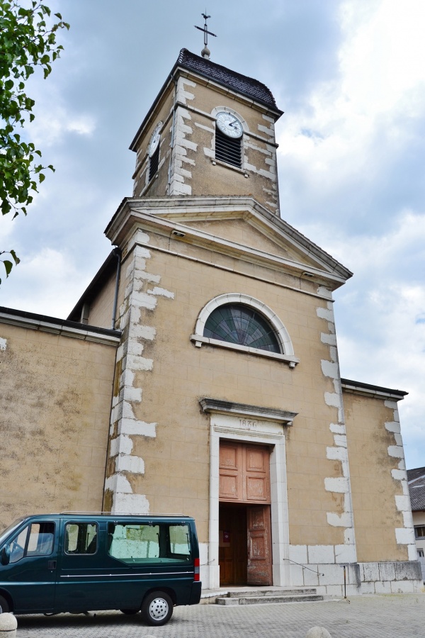 Photo Saint-Étienne-du-Bois - église saint Eteinne