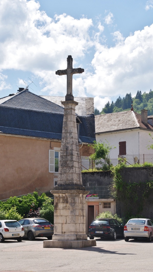 Photo Saint-Germain-de-Joux - la croix