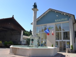 Photo paysage et monuments, Saint-Martin-du-Frêne - la fontaine