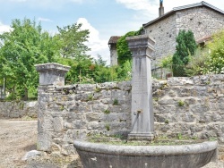 Photo paysage et monuments, Serrières-sur-Ain - la fontaine