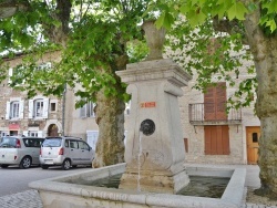 Photo paysage et monuments, Tossiat - la fontaine