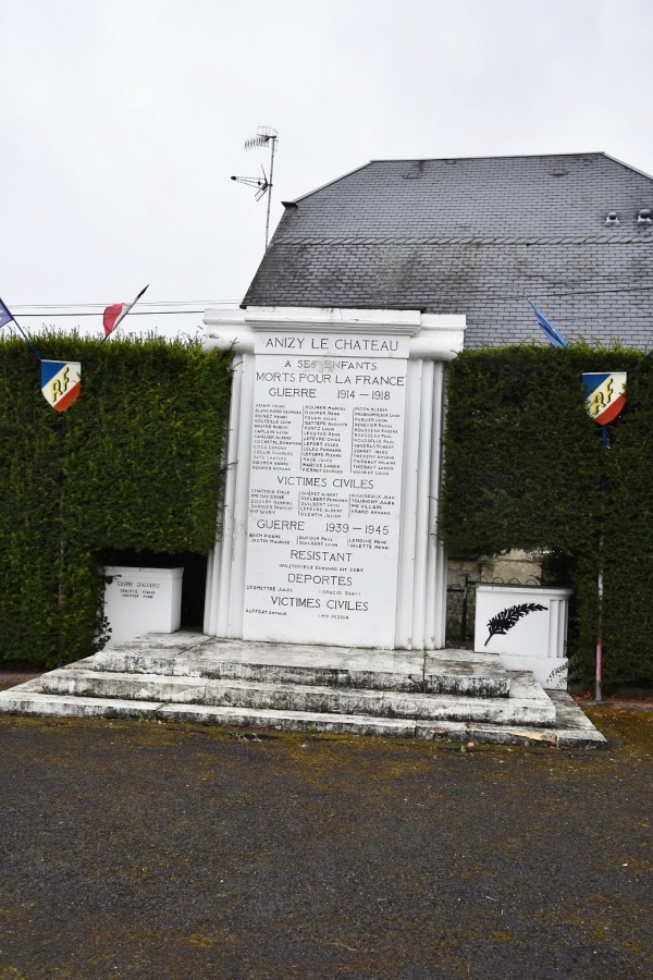 Photo Anizy-le-Château - le Monument Aux Morts