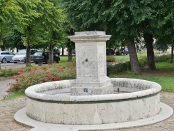 Photo paysage et monuments, Blérancourt - la fontaine