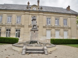 Photo paysage et monuments, Bruyères-et-Montbérault - le monument aux morts