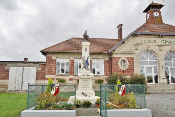 Photo Champs - le monument aux morts