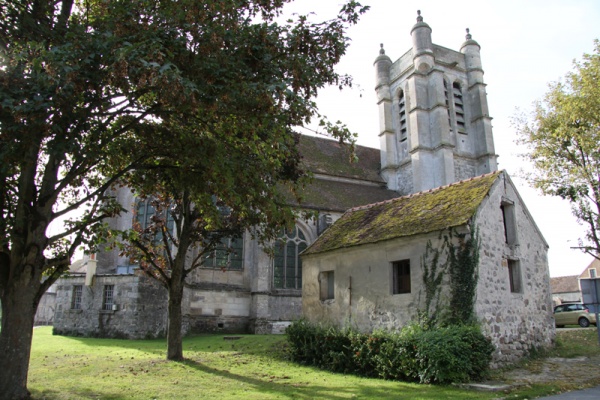 Photo Chézy-en-Orxois - Arrière de l'Église coté rue de la Gare
