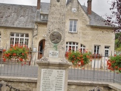 Photo paysage et monuments, Coucy-la-Ville - le monument aux morts