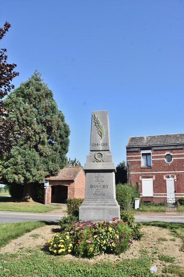 Photo Douchy - le monument aux morts