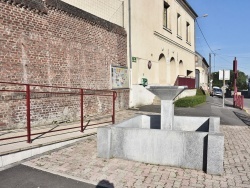 Photo paysage et monuments, Estrées - la fontaine